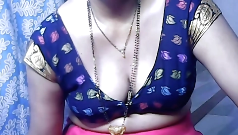 Online sex video with a hot amateur with a natural body