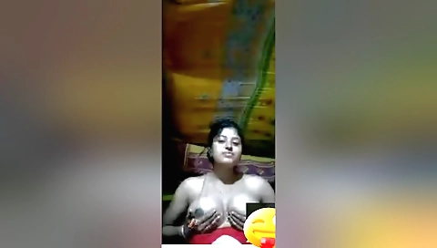 Exclusive- Desi Bhabhi Showing Her Boobs To Lover On Video Call