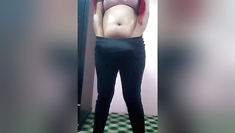 Indian amateur solo video shows a sexy little woman