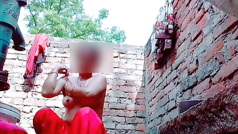 Indian brunette chick is playing with her pussy on the street