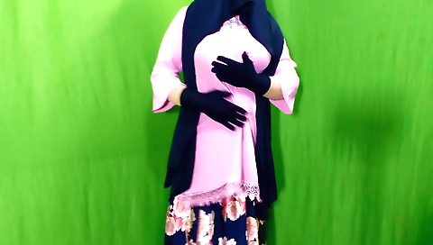 Sexy indian housewife enjoys solo sex in homemade vid