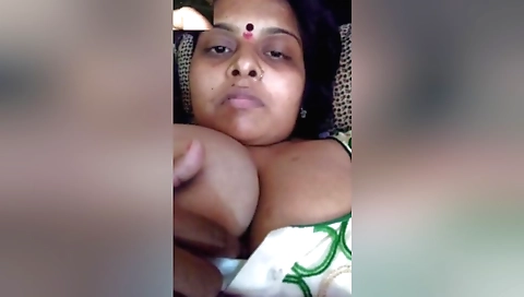 Indian amateur beauty shows off big breasts and pussy