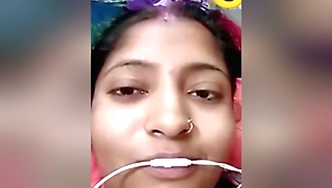 Indian slut with small ass and boobie is showing her pussy