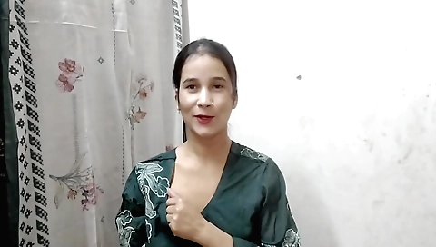 Indian solo female showing her big boobs in hd video