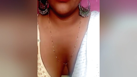 Indian babe in a nice round ass naked for us to see