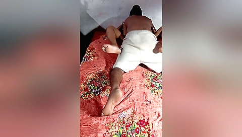 Ledi chick showing off sexy body in a webcam video