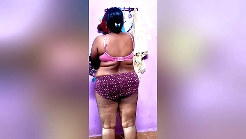 Indian beauty in a dress makes it look hot on her ass