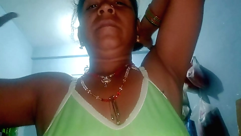 Indian slut with big tits and hairy pussy in the vid