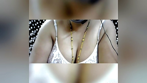 Indian bhabi in a red saree is showing off her tits