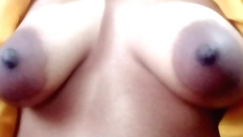 Indian woman gives a sun spot for the sun in her bare body