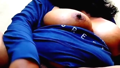 Sexy brunette milf with a big ass shows off on web cam