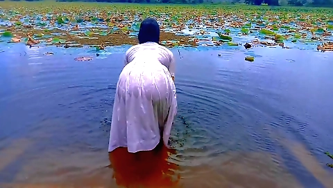 Sexy brunette milf outside play with her wet pussy