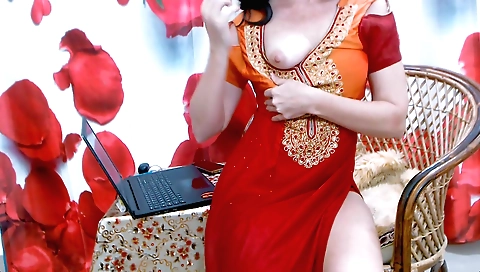 Indian brunette with big natural boobs showing off