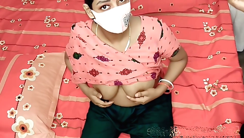 Indian housewife shows what she can do to a huge dick