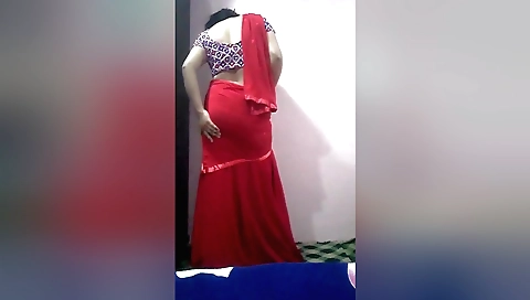 Indian busty amateur with a big ass masturbates solo