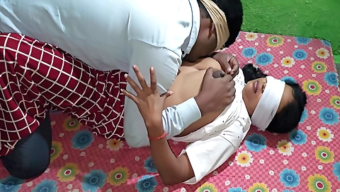 amateur brunette teen 18+ creampie with shaved pussy