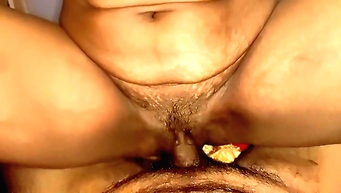 Indian girl takes dick in her cunt and cums on bed