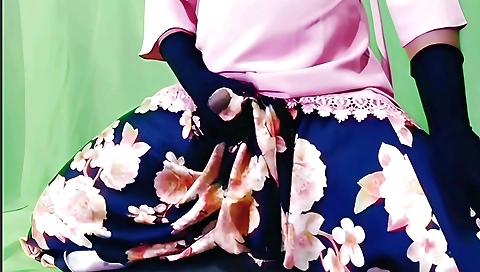 Solo female video with a beautiful body and a great smile