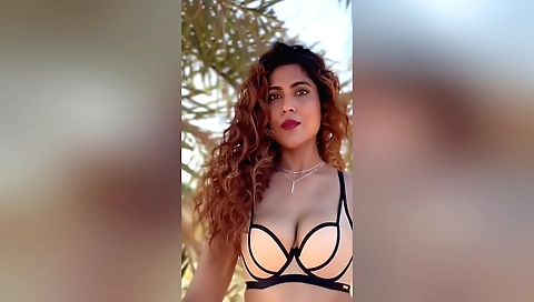 Stepdaughter feels weird about her stepdad in public