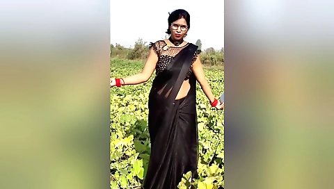 Amateur brunette on the porch masturbating outdoors