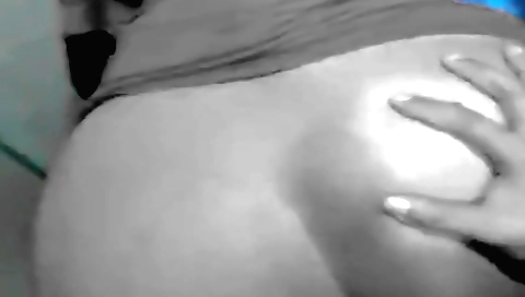 Hot girl has a great body and has a great time with the camera