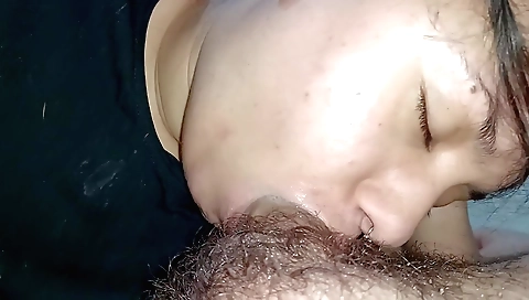 Indian amateur girl with a hot mouth gets dick on her body