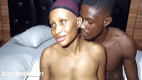 Indian hottie with a big ass is doing a deepthroat