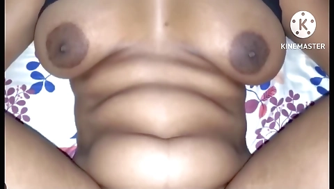 Amateur brunette gets creampied after being nailed