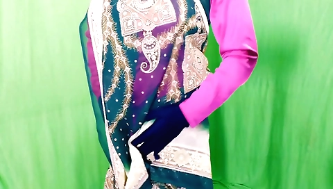 Indian woman with a nice face fucks her stepfather