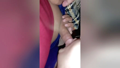 Amatur brunette with long and plump ass in the morning