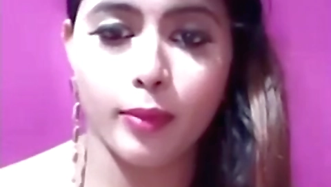 My amateur brunette shows off her body in amateur vid