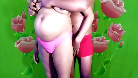 Amateur girl with a huge ass is fucking a big cock