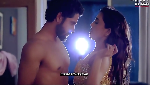 Bhabhi got a call from her neighbor and decided to come home