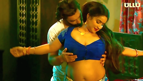 Brunette milf with a round ass takes a pic and shows