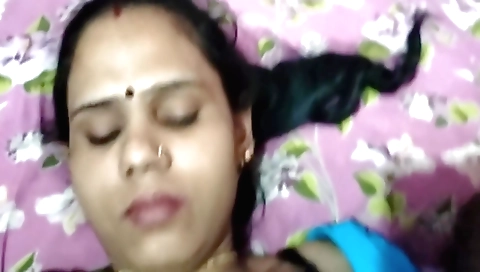 Indian babe gets her anal holes fucked by her lover