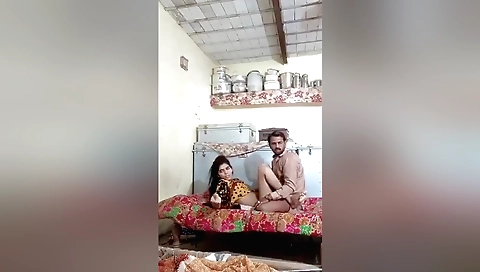 Indian brunette fucks herself for me in webcam video