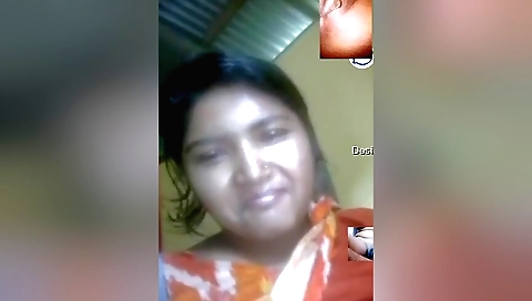 Cute brunette shows off her pussy and fisting on webcam