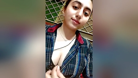 Stunning amateur brunette shows her curves in solo clip