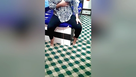 Asian chick masturbates in her solo masturbation video