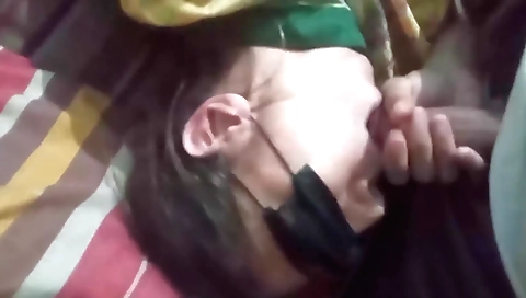 Indian amateur video shows a hairy pussy of a girl 084