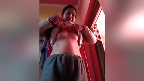 Stunning brunette in sexy lingerie in homemade vid