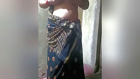 Indian amateur woman with a sexy face filmed in homemade