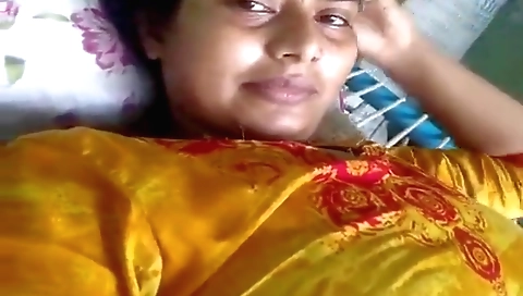 Amateur brunette show her big boobs on the web cam