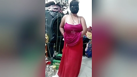 Hot female model is showing off in the amateur hd video