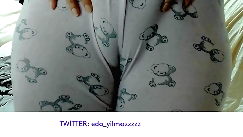 Indian milf fucks herself and gets her pussy licked