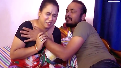 Indian mature bhabhi gets fucked hard in amateur vid