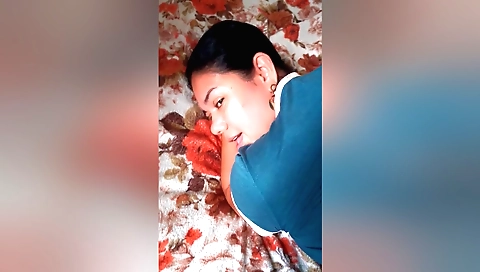 Amateur anal video with a brunette with an amazing ass