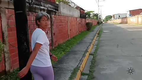 Indian mature video shows her sucking and getting penetrated