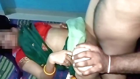 Indian babe gets banged by a fellow in her hairy pussy