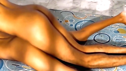 Indian babe with nice curves and a sexy body fucks in hd